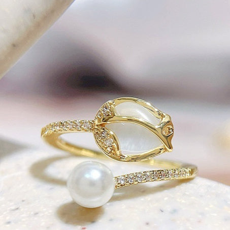 Anello con perla e bocciolo di tulipano