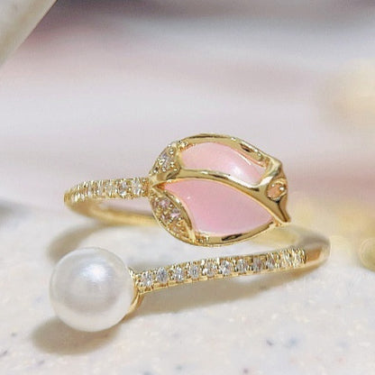 Anello con perla e bocciolo di tulipano